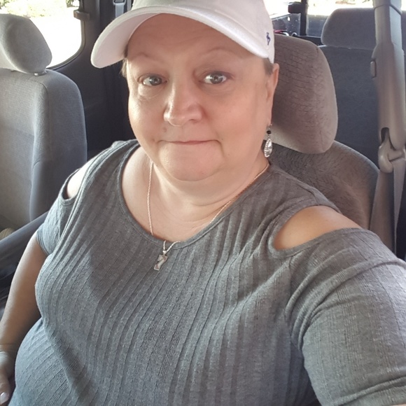 Meet your Posher, Lisa - Picture 1 of 1